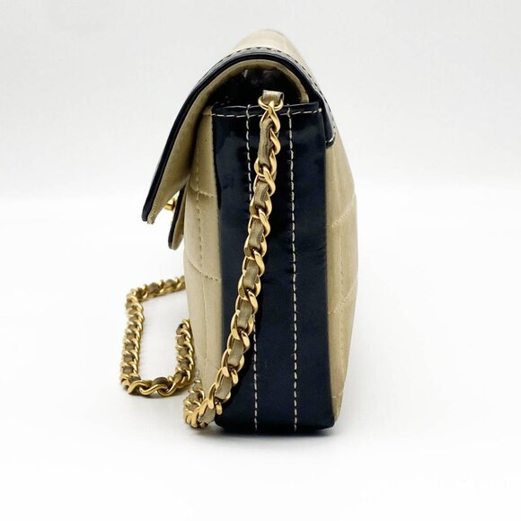 Authentic CHANEL CC Lambskin Patent Chocolate Bar Flap Bag Chain Beige Black - Picture 3 of 14